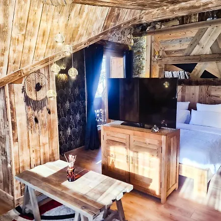 Lachat - Centre Village, Vue Montagnes - Aravistour Saint-Jean-de-Sixt
